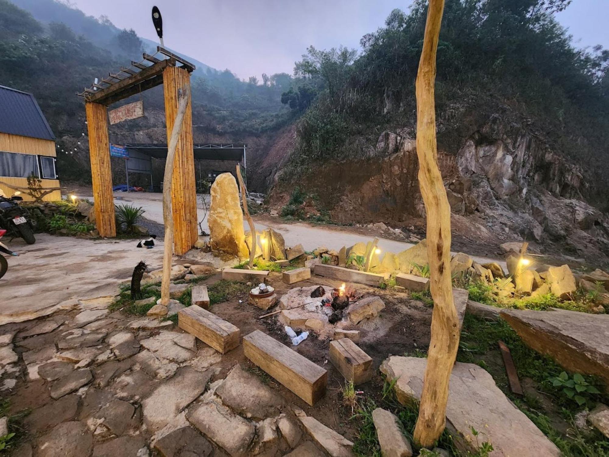 Nha Hang Homestay Pho Nui Bac Yen Bagian luar foto