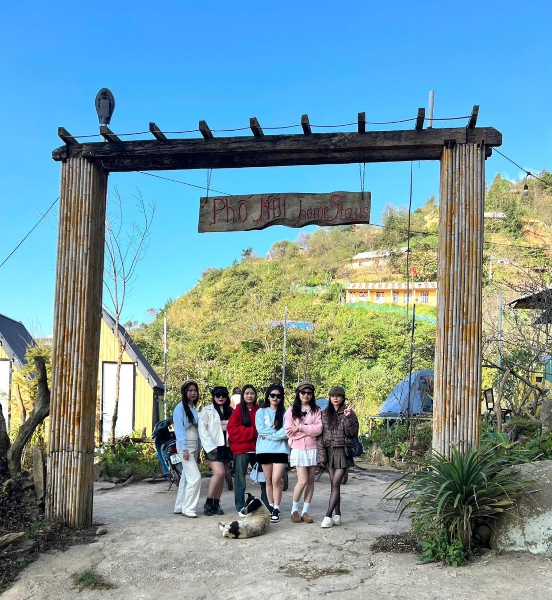 Nha Hang Homestay Pho Nui Bac Yen Bagian luar foto
